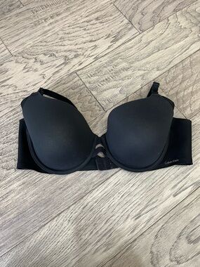 Calvin Klein Black Molded T-Shirt Bra — Smooth Contour Support